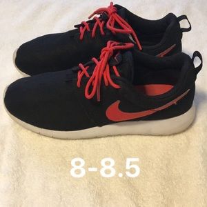 Nike women’s 8-8.5